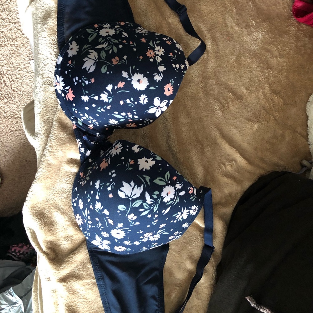🆘2-for-1 floral bras